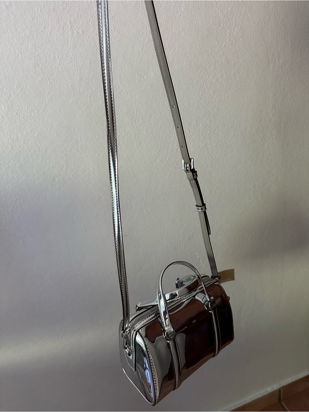 Michael Kors travel crossbody or handbag, silver, mirror finish,new with tag - Picture 16 of 16